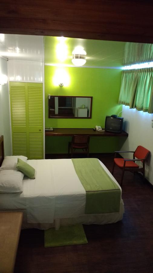 Monique'S Guest House Maraval Экстерьер фото