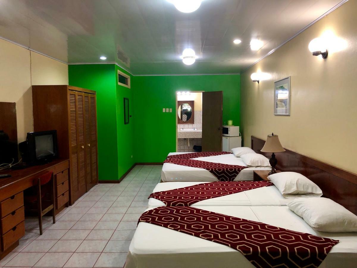 Monique'S Guest House Maraval Экстерьер фото